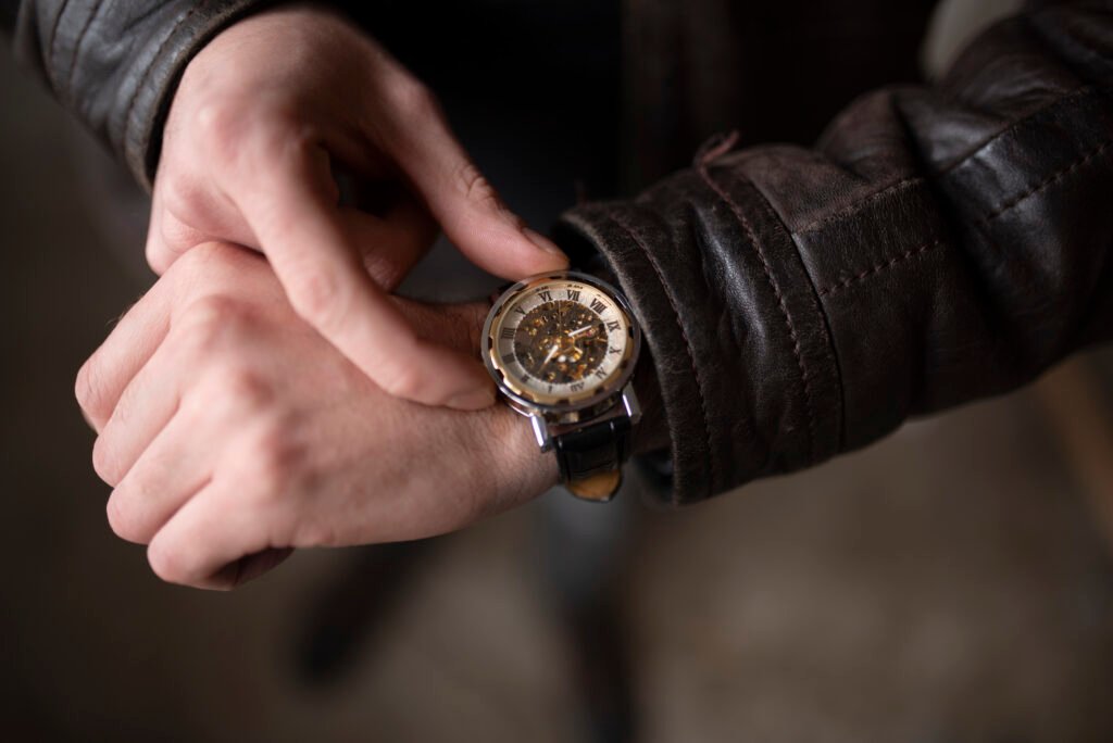 How to Wind an Automatic Watch: Complete Guide for Watch Owners